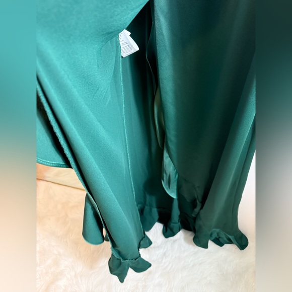 #523 DB Studio Celebrate Flutter Satin Ruffle Dress size 12 NWT - Picture 7 of 14